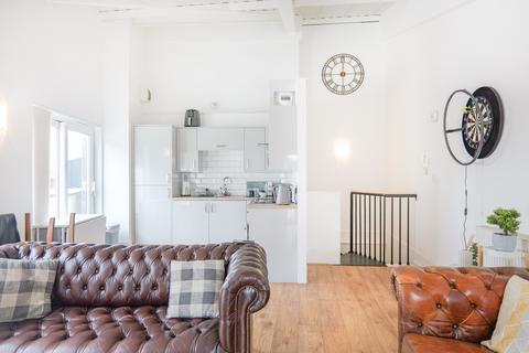 2 bedroom flat for sale, Bradford Road, Dewsbury WF13