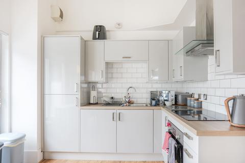 2 bedroom flat for sale, Bradford Road, Dewsbury WF13