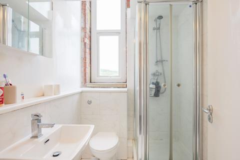 2 bedroom flat for sale, Bradford Road, Dewsbury WF13