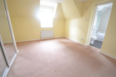 2 bedroom flat for sale, Frensham Road, Lower Bourne, GU10