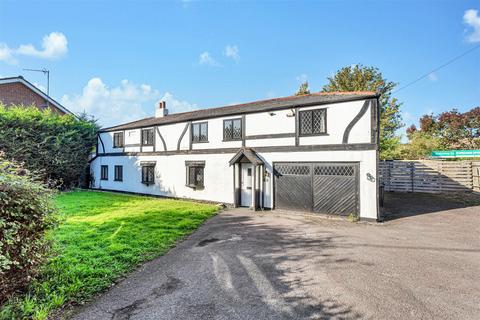 Swallow Street, Iver SL0