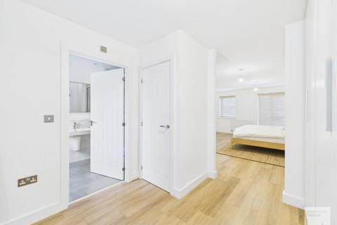 4 bedroom semi-detached house to rent, Gunson Street :: Platting Village