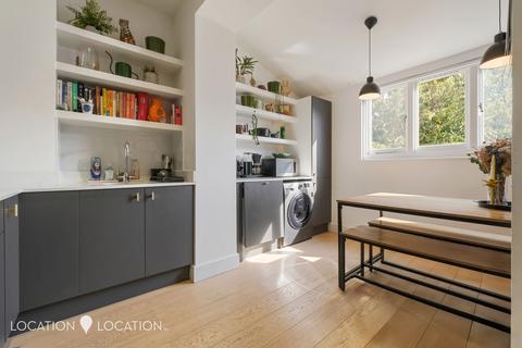 3 bedroom maisonette for sale, Springdale Road, London, N16