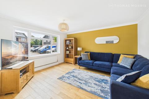 3 bedroom semi-detached house for sale, Shakespeare Drive, Biggleswade SG18