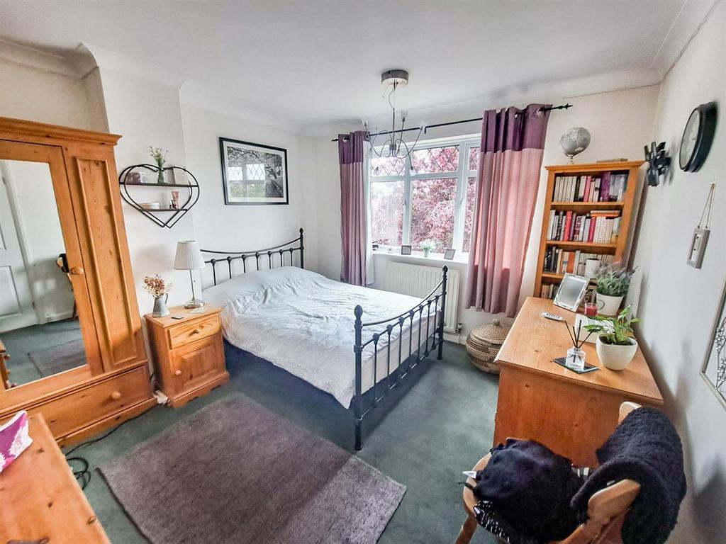 Bed 2.jpg