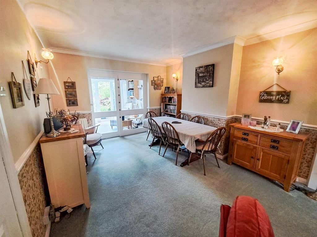 Dining Area.jpg