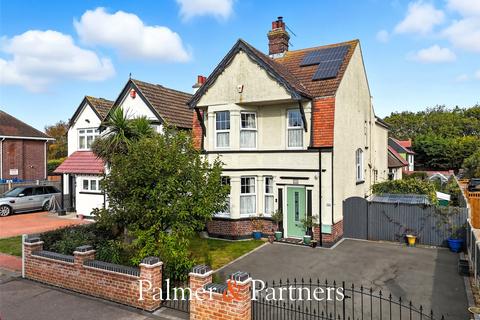 4 bedroom detached house for sale, Walton Road, Clacton-on-Sea, Essex, CO15