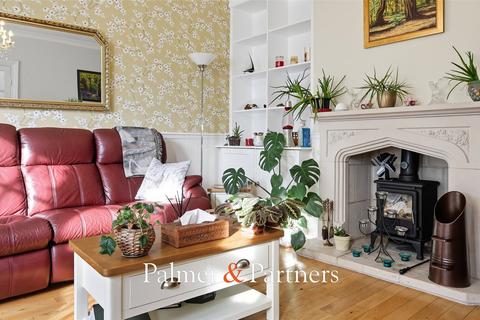 4 bedroom detached house for sale, Walton Road, Clacton-on-Sea, Essex, CO15