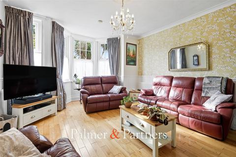 4 bedroom detached house for sale, Walton Road, Clacton-on-Sea, Essex, CO15