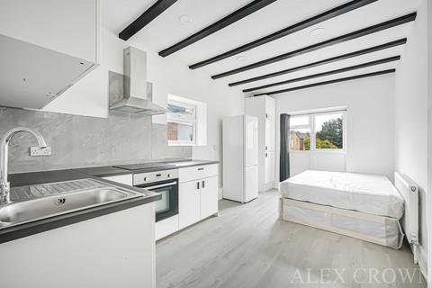 Studio to rent, Wordsworth Parade,