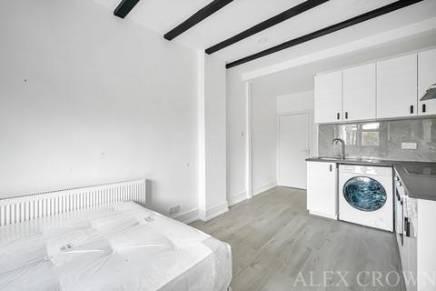 Studio to rent, Wordsworth Parade,