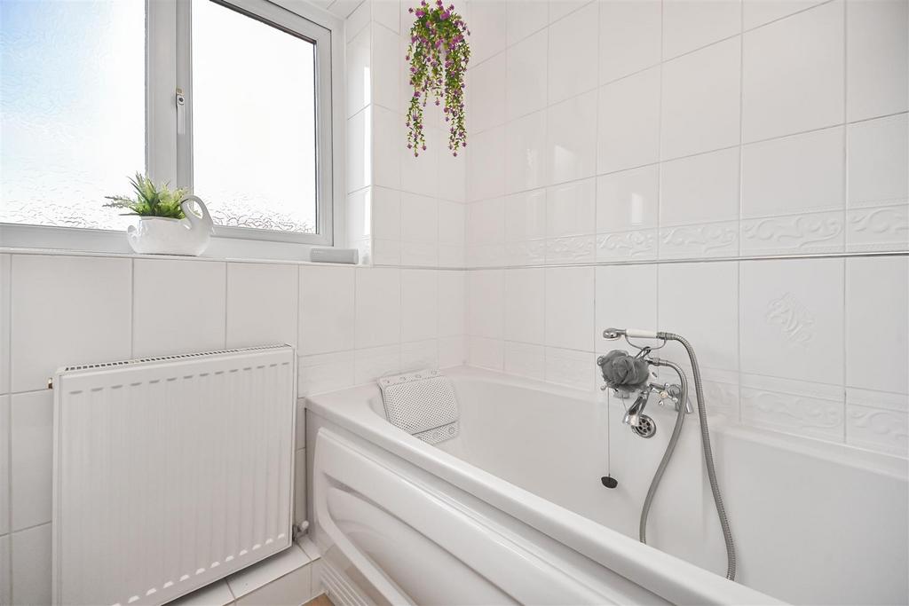 6 Kirkbeck Bathroom (2).jpg