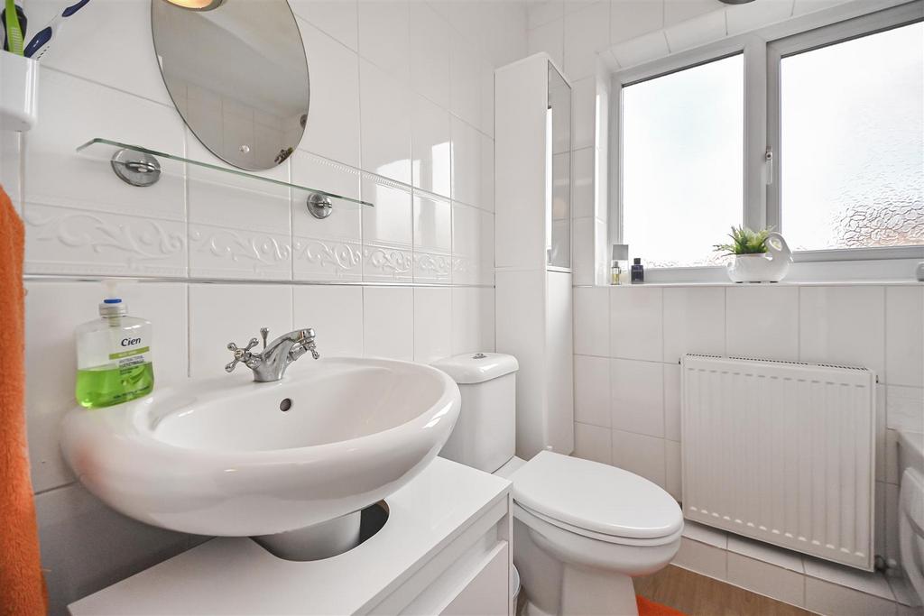 6 Kirkbeck Bathroom (1).jpg