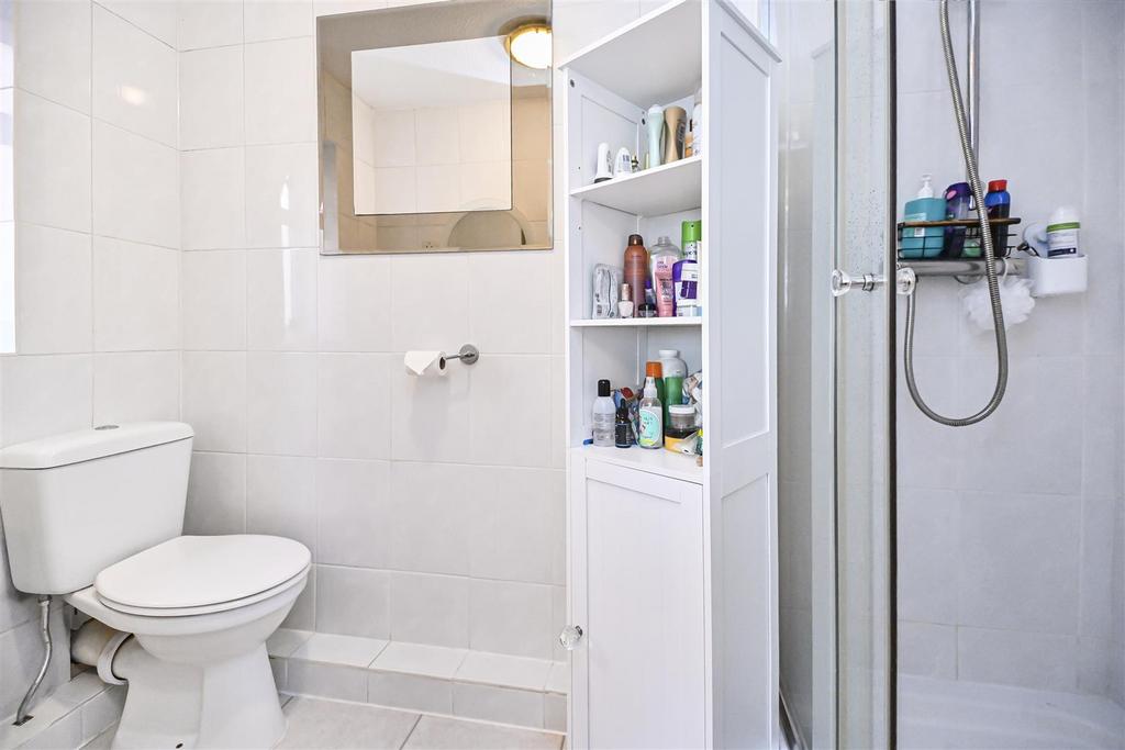 6 Kirkbeck En-Suite (1).jpg