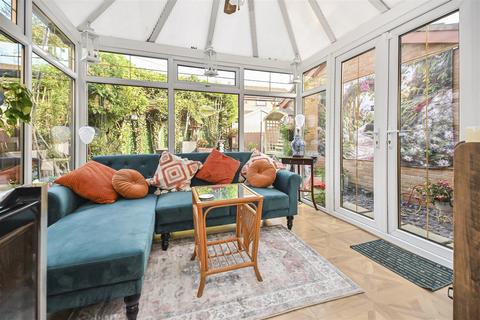 3 bedroom detached house for sale, Kirkbeck, Leigh