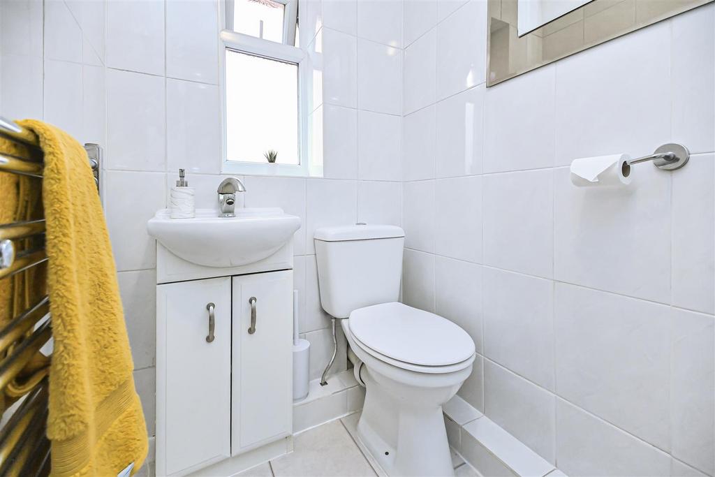6 Kirkbeck En-Suite (2).jpg