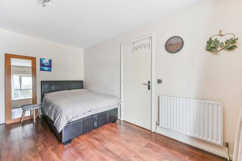 4 bedroom end of terrace house for sale, Southampton Gardens, Mitcham, CR4