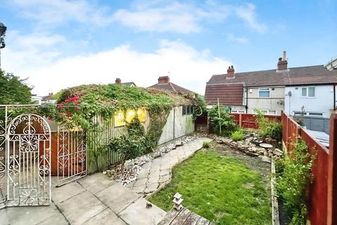 3 bedroom end of terrace house for sale, Blue Hill Crescent, Leeds