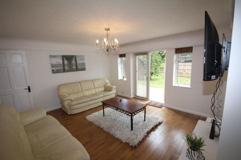 2 bedroom apartment to rent, Thornbridge Road, Iver, SL0