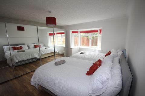2 bedroom apartment to rent, Thornbridge Road, Iver, SL0