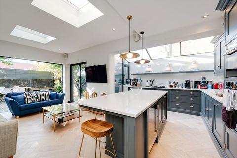 2 bedroom flat for sale, Harvist Road, London NW6