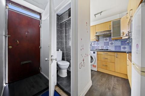 undefined, Wades Place, E14