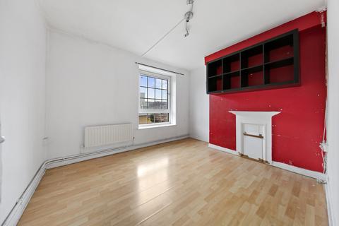 undefined, Wades Place, E14