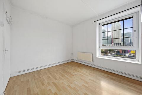 undefined, Wades Place, E14