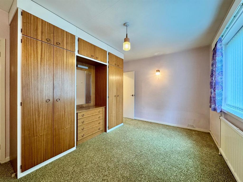 Second bedroom (1).jpg