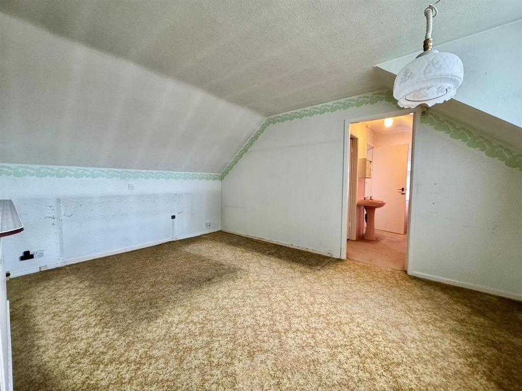 Master bedroom (3)
