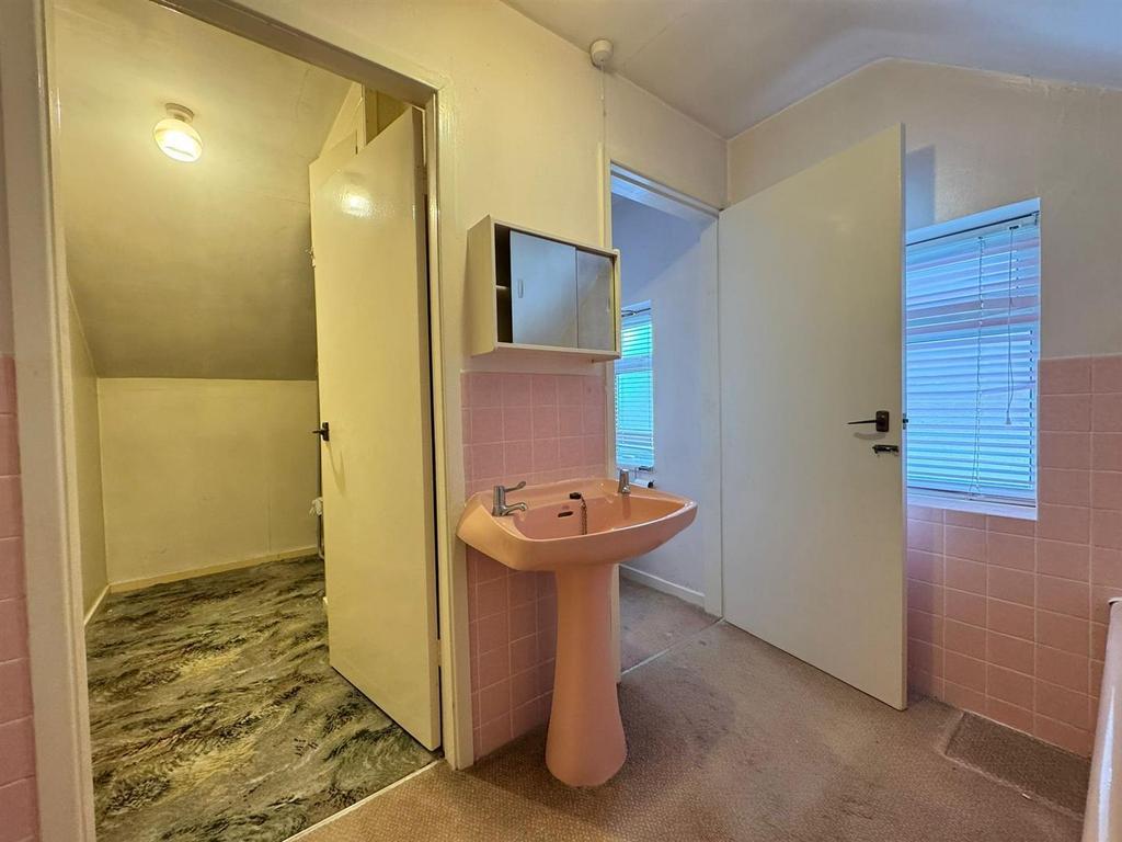 Master ensuite (2).jpg