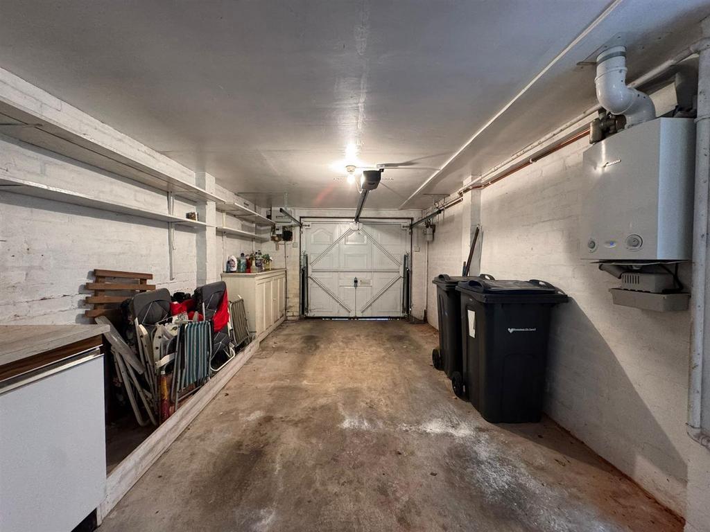 Garage (2).jpg