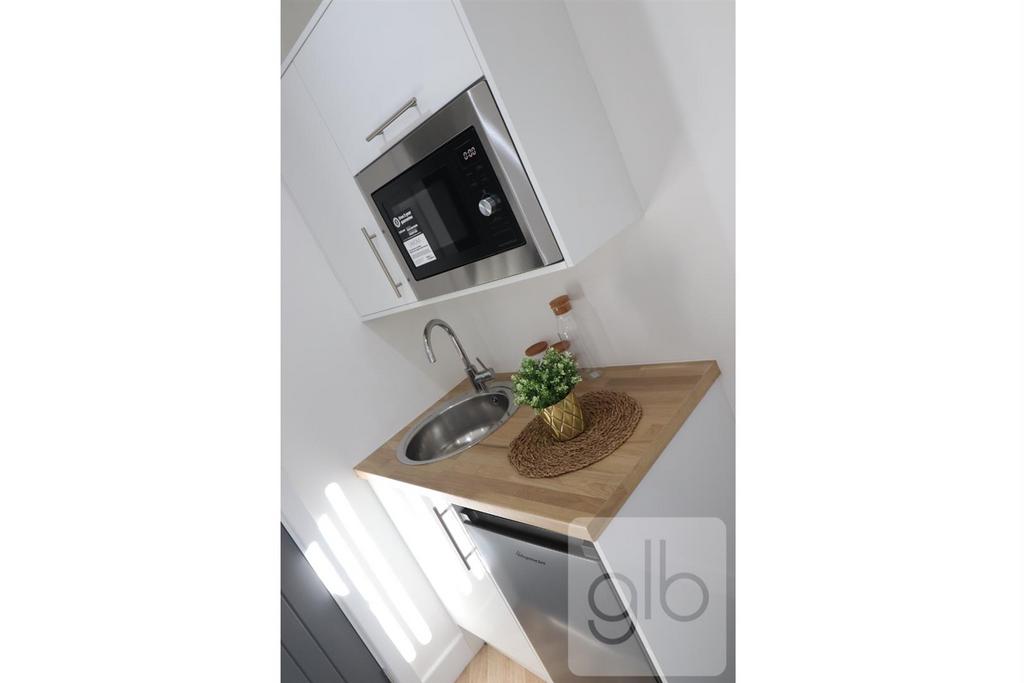 Room 4 - Kitchenette (2).png