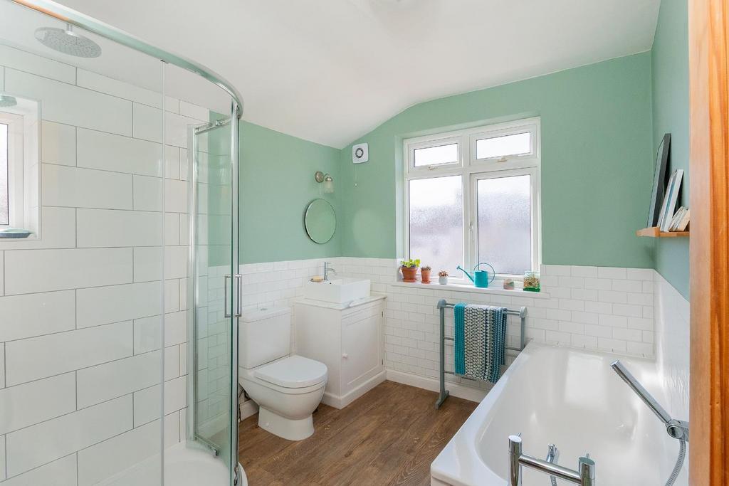 1 A7 RVP - Bathroom B.jpg