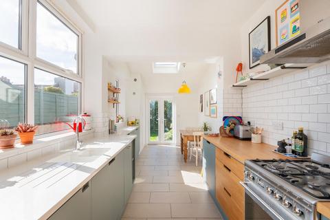17 Almorah Road, Bristol, BS3 4QQ