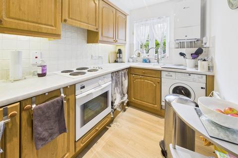 2 bedroom apartment for sale, Upton Park, Slough, Berkshire, SL1