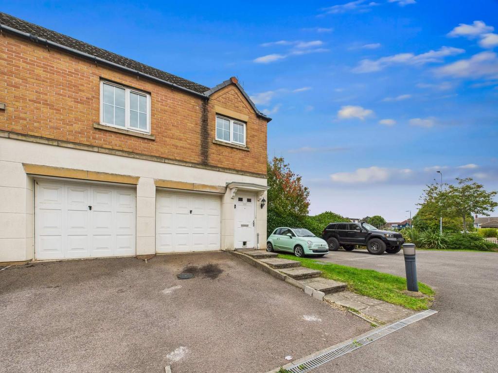 Driveway &amp; Front Entrance