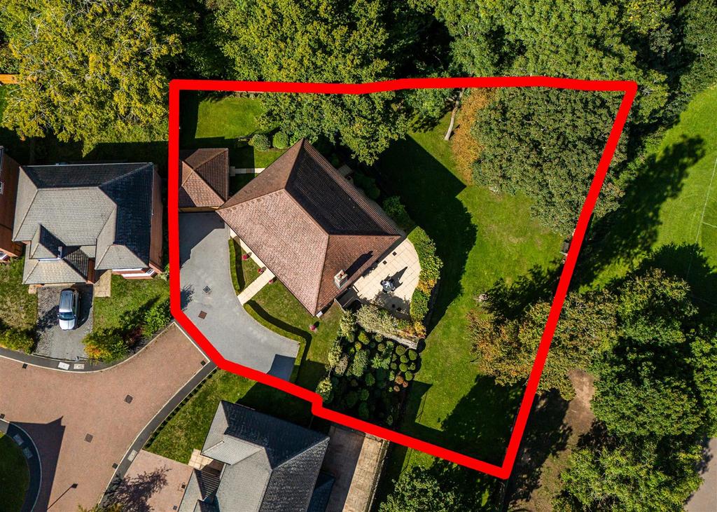 20 Pickwick Gardens-Drone-2.jpg