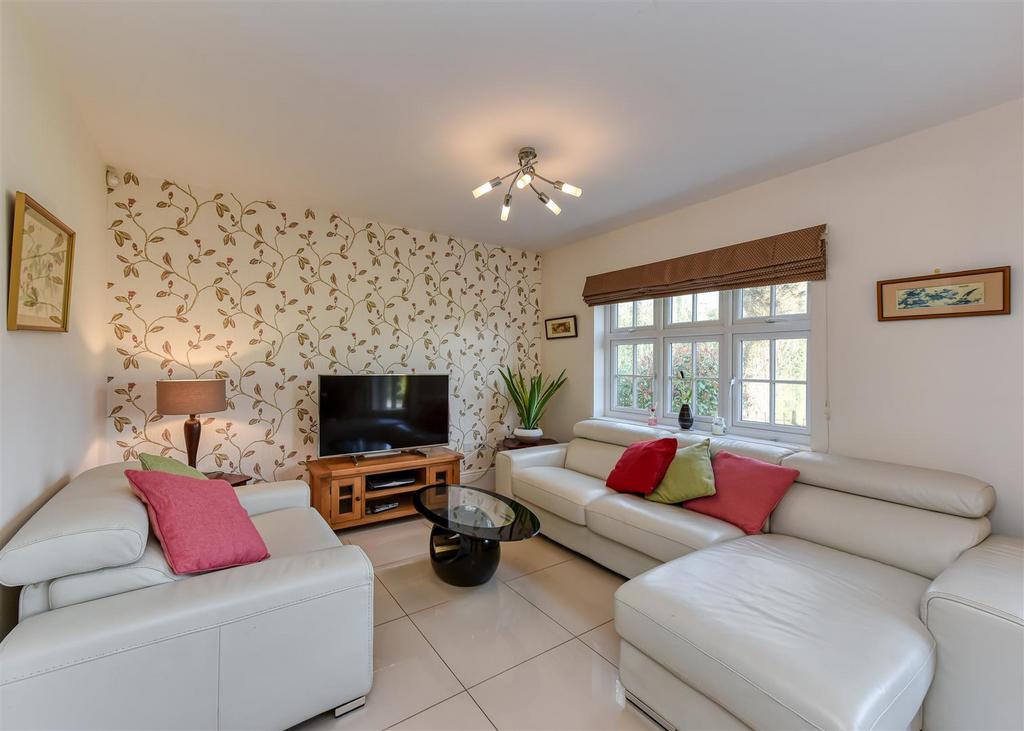 20 Pickwick Gardens-21.jpg