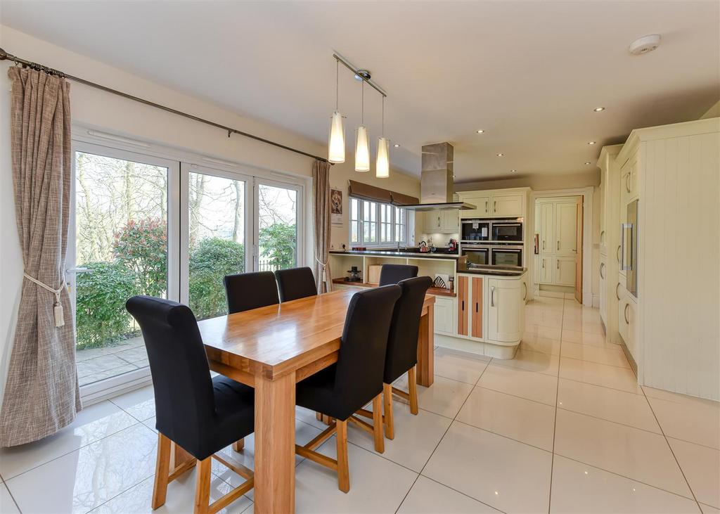 20 Pickwick Gardens-20.jpg