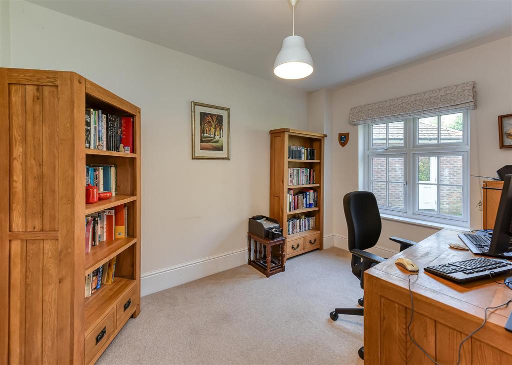 20 Pickwick Gardens-16.jpg