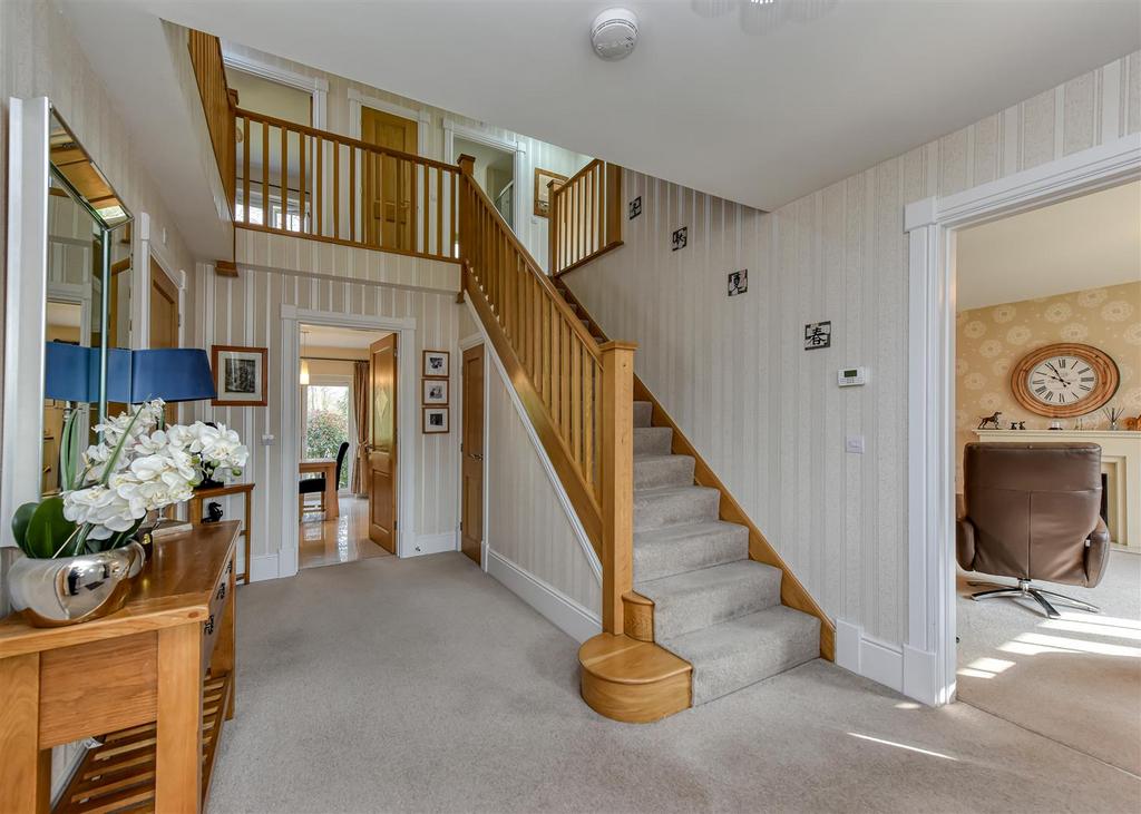 20 Pickwick Gardens-24.jpg