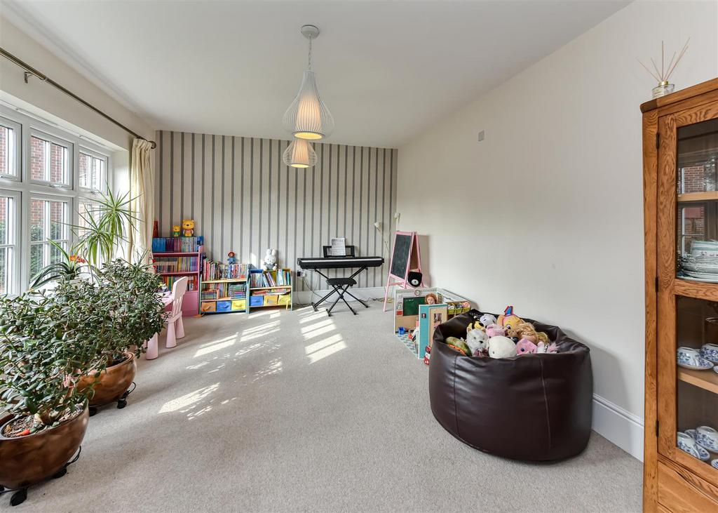 20 Pickwick Gardens-23.jpg