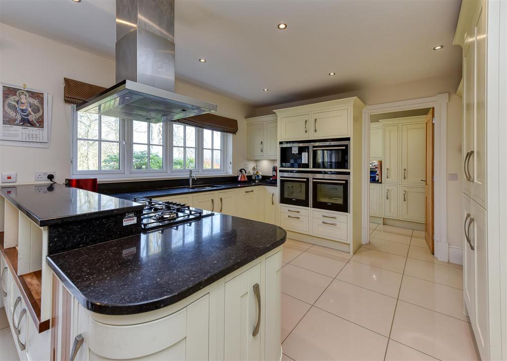 20 Pickwick Gardens-19.jpg