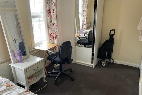 1 bedroom terraced house to rent, Chesterman Street, Reading, Berkshire,