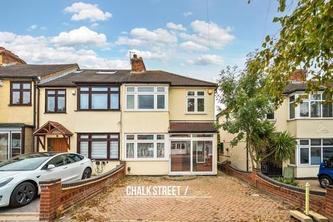 11 Primrose Glen, Hornchurch, RM11 2NL