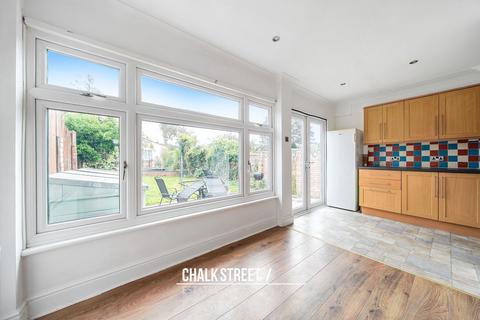11 Primrose Glen, Hornchurch, RM11 2NL