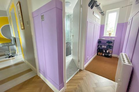 undefined, Sebastian Mews, Grantham NG31