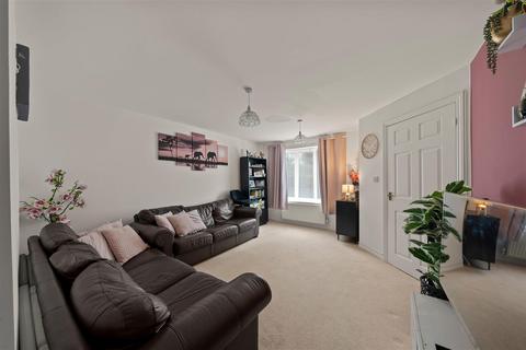 3 bedroom end of terrace house for sale, School Meadow, Guildford