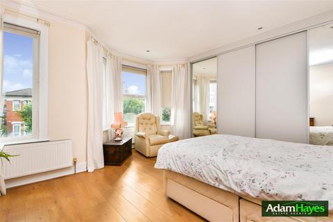 4 bedroom end of terrace house for sale, Nether Street, London N12